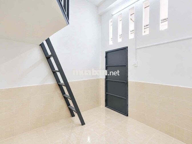 PHÒNG TRỆT MỚI XÂY GÁC CAO SẴN KỆ BẾP RA VÀO VÂN TAY GIỜ GIẤC TỰ DO