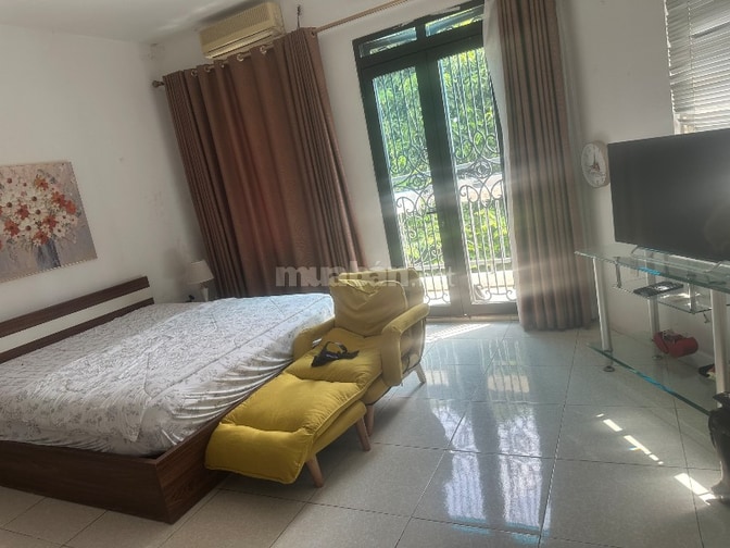 Cho thuê nhà 2 tầng 95m quận Ba Đình ngõ rộng 3m hướng đông nam