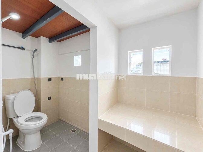 PHÒNG TRỆT MỚI XÂY GÁC CAO SẴN KỆ BẾP RA VÀO VÂN TAY GIỜ GIẤC TỰ DO