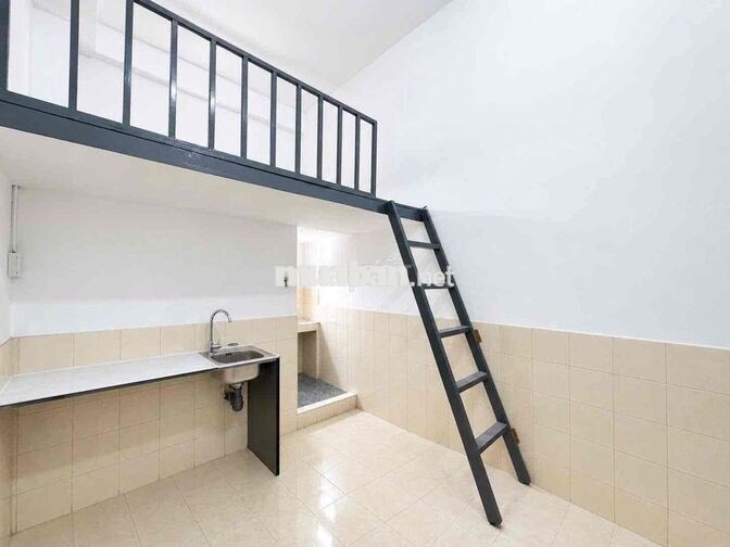 PHÒNG TRỆT MỚI XÂY GÁC CAO SẴN KỆ BẾP RA VÀO VÂN TAY GIỜ GIẤC TỰ DO
