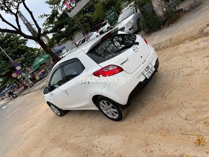 Mazda Mazda 2 2012 Trắng hatchback