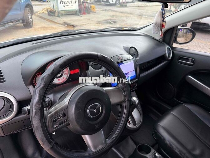 Mazda Mazda 2 2012 Trắng hatchback