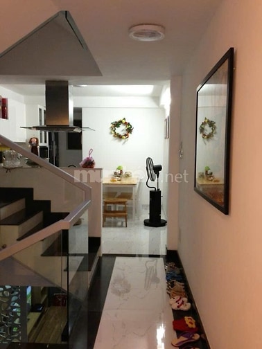 Bán nhà HXT 489 Huỳnh Văn Bánh, 5 tầng còn mới,45m2 giá chỉ còn 11 tỷ