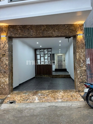 Nhà 6 tầng mới xây thang máy, ngõ oto tránh, ưu tiên thuê VP, spa, TT 