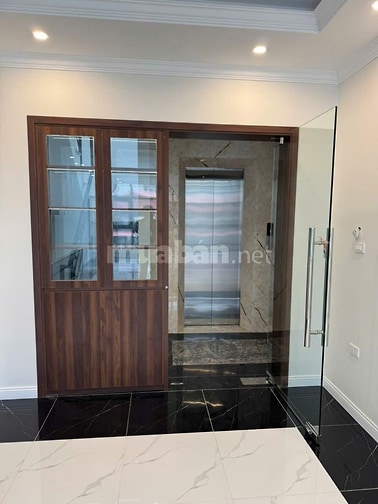 Nhà 6 tầng mới xây thang máy, ngõ oto tránh, ưu tiên thuê VP, spa, TT 