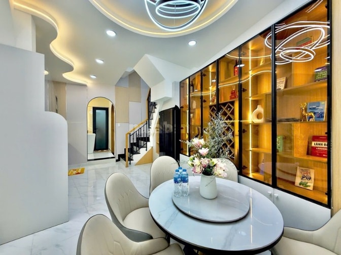 Nguyễn Trung Trực -  tính ra chỉ có 124 triệu/m2, vừa đất vừa nhà luôn