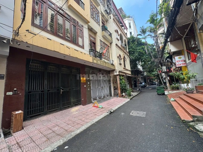 Cc bán nhà ngõ 95 Hoàng cầu Dt 60m2 MT 4,5 m x5 T Đg hè oto 27 tỷ.