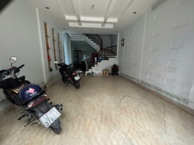 Cc bán nhà ngõ 95 Hoàng cầu Dt 60m2 MT 4,5 m x5 T Đg hè oto 27 tỷ.