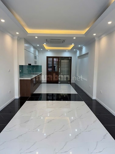 Nhà 6 tầng mới xây thang máy, ngõ oto tránh, ưu tiên thuê VP, spa, TT 