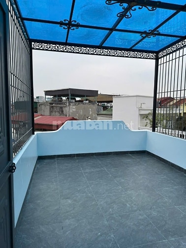 Nhà 6 tầng mới xây thang máy, ngõ oto tránh, ưu tiên thuê VP, spa, TT 