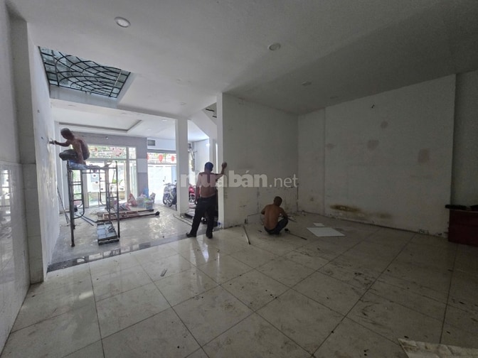CHO THUÊ NHÀ LÊ VĂN SỸ - P. NHIÊU LỘC, QUẬN 3. NGANG 7M, 1 TRỆT 3 LẦU