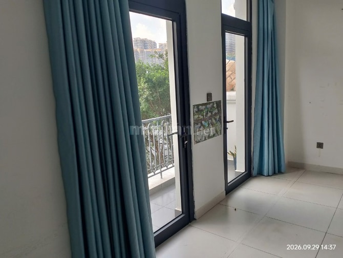Cho thuê văn phòng mặt tiền đường chính