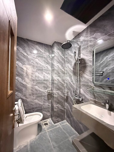 Bán Nhà Mới 7 Tầng Thang Máy Ô Tô Vào 10 Tỷ Phố Thạch Bàn - Cổ Linh
