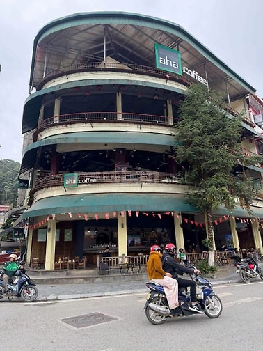 Sang nhượng quân cafe lô góc cực đẹo tại khu vực cầu giấy siêu hiếm 