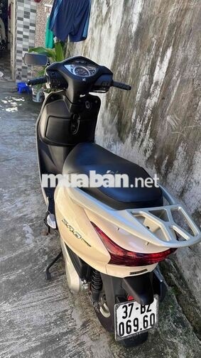 Honda Lead Vàng kem