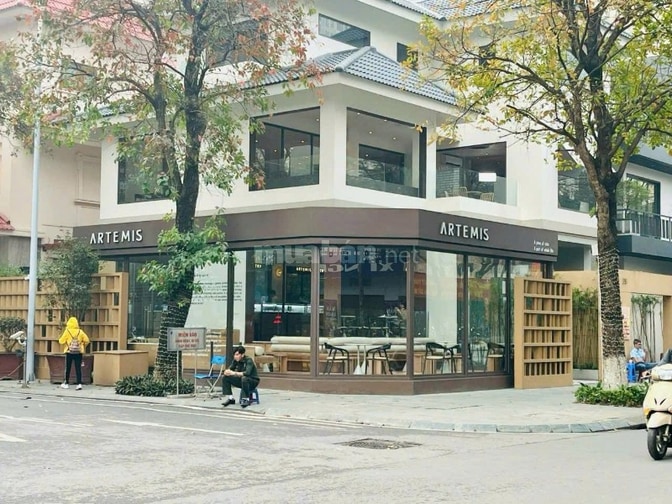 Sang nhượng quân cafe lô góc cực đẹo tại khu vực cầu giấy siêu hiếm 