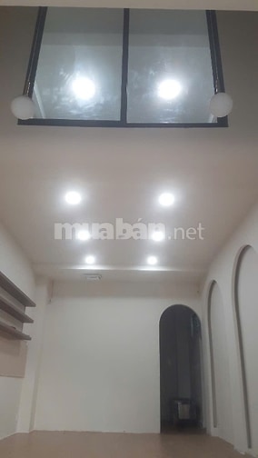 Cho thuê nhà nguyên căn 2 mặt tiền đường Ngô Gia Tự quận 10, 3 lầu 
