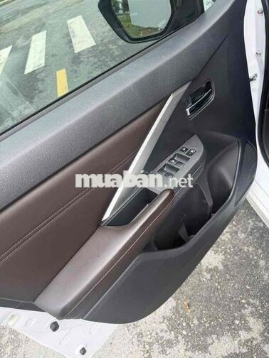 Mitsubishi Xpander Premium 2022 Trắng 7 chỗ