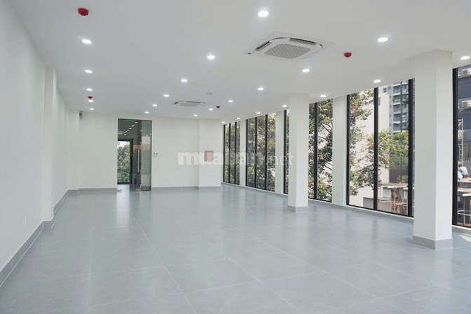 Cho thuê tòa văn phòng Nguyễn Văn Kỉnh, DTSD 1.005m2, hầm + 7 tầng