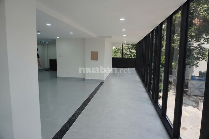 Cho thuê tòa văn phòng Nguyễn Văn Kỉnh, DTSD 1.005m2, hầm + 7 tầng