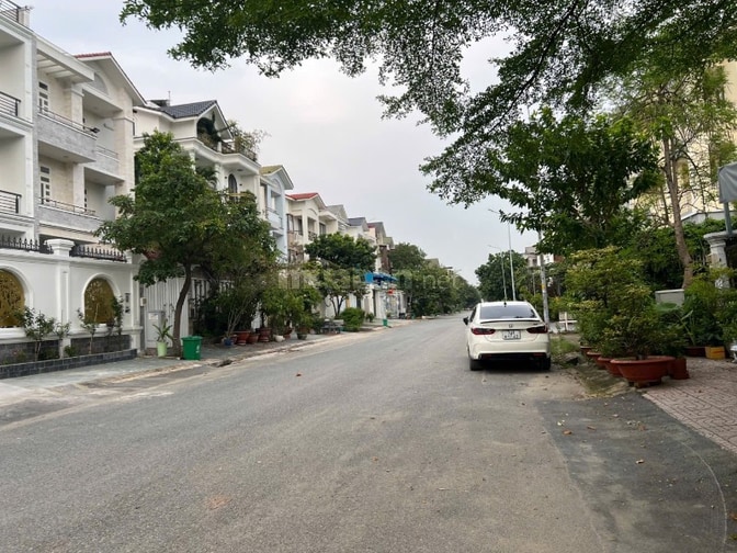 Biệt thự 3 lầu tuyệt đẹp góc 2 mặt tiền đường 16m Đặng Thuỳ Trâm, P13,