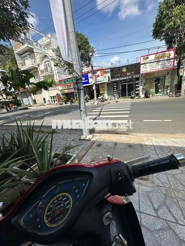 Mặt bằng ngay Đồng Văn Cống ( gần bên Võ Văn Kiệt )