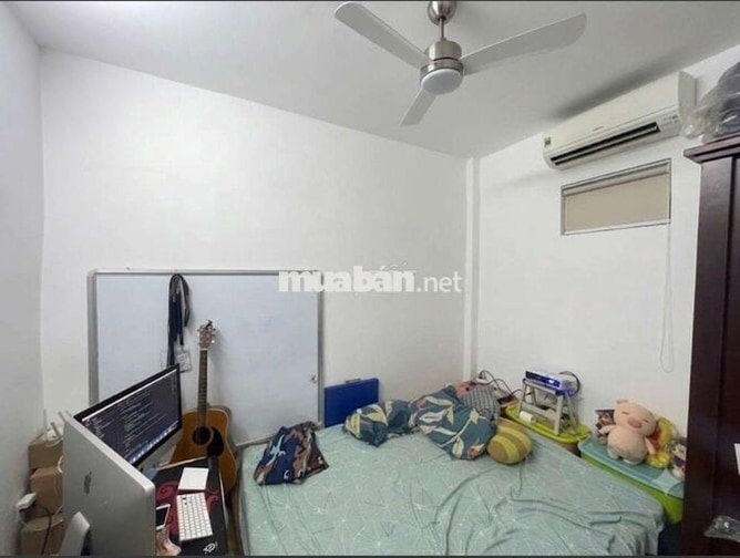 Cạnh rạch xuyên tâm sát HXT đường Phan Văn Trị gấp bán nhà 35m2. 2T