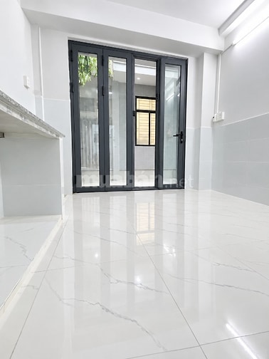 (hh 40tr) Nhà 2 lầu ngay ngã tư Lạc Long Quân Âu Cơ