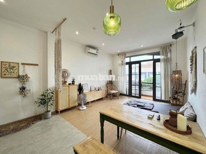 Studio Ban công - Full nội thất - Gần công viên Thỏ Trắng- Khu sầm uất