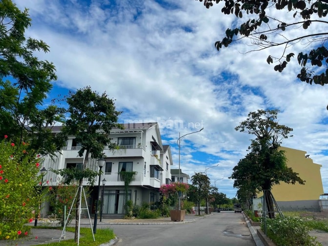 Bán nhà phố 3 tầng ngay tại trung tâm TP Huế