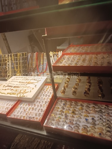 Quần áo trang sức  phụ kiện trưng bày