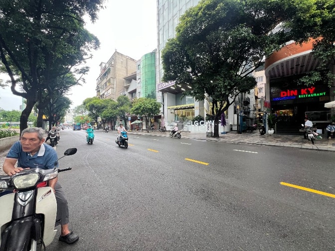 CHUYỂN NHƯỢNG TOÀ NHÀ HẦM + 8 LẦU GÓC 2 MẶT TIỀN 198 LÊ LAI -QUẬN 1!!!