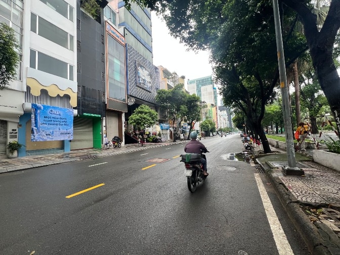 CHUYỂN NHƯỢNG TOÀ NHÀ HẦM + 8 LẦU GÓC 2 MẶT TIỀN 198 LÊ LAI -QUẬN 1!!!