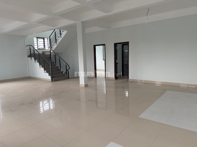 Cho thuê nhà mặt tiền 12m đường Nguyễn Cửu Phú