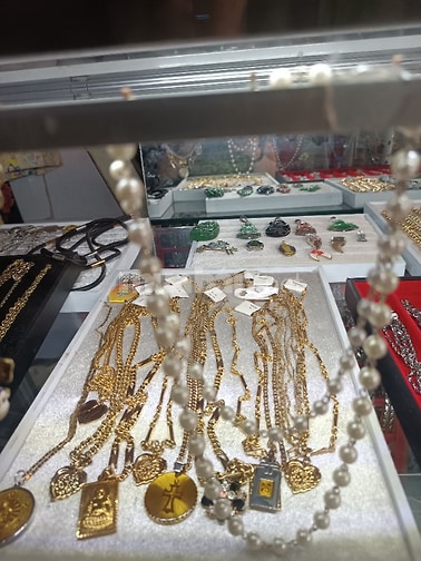Quần áo trang sức  phụ kiện trưng bày