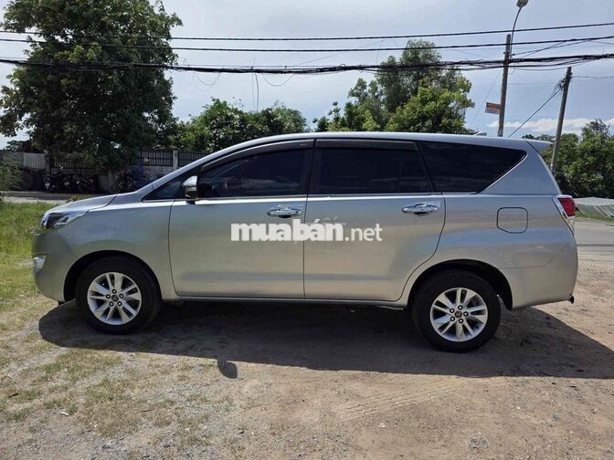 Toyota Innova 2017 2.0E - 130000 km