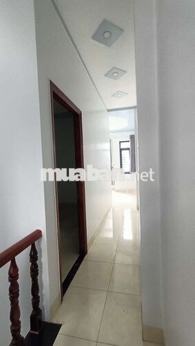 Cho thuê nhà 1trệt 2 lầu, 4pn đường XH