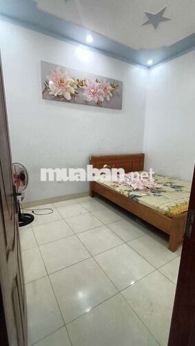 Cho thuê nhà 1trệt 2 lầu, 4pn đường XH