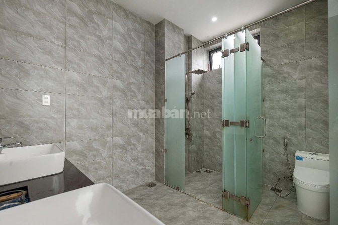 Nhà hai mặt tiền ngay trung tâm hội an 350m