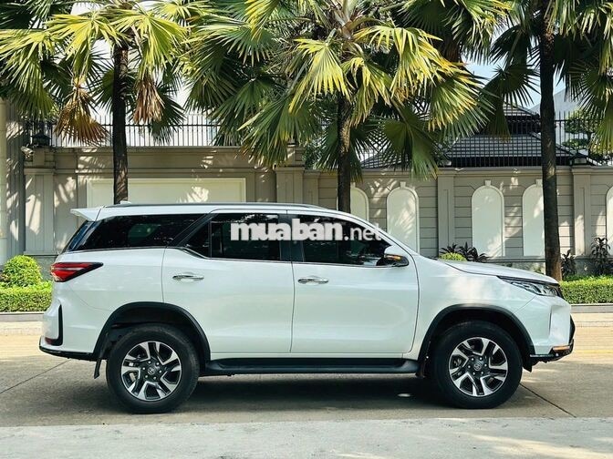 Toyota Fortuner Legender 2.4 4x2 AT 2025 Trắng