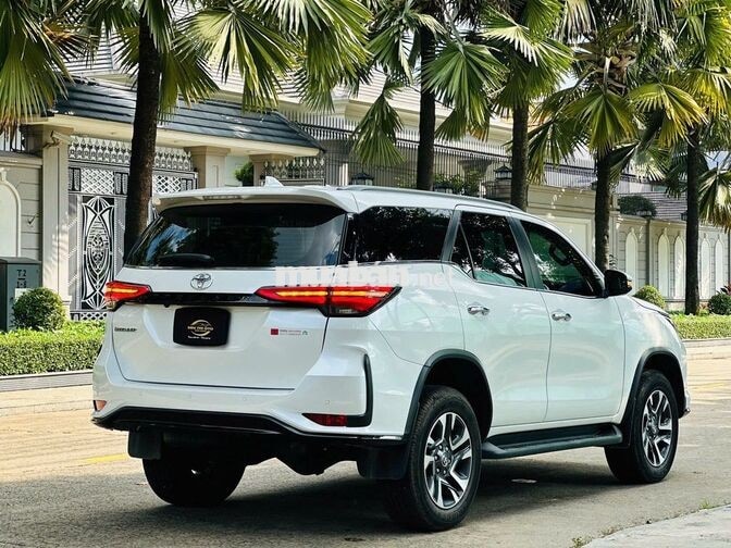 Toyota Fortuner Legender 2.4 4x2 AT 2025 Trắng