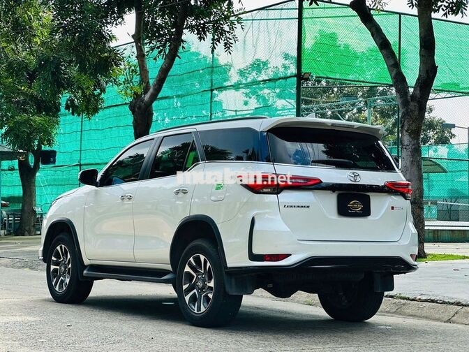 Toyota Fortuner Legender 2.4 4x2 AT 2025 Trắng