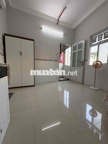 Studio cửa sổ trời/ cửa sổ hành lang 3tr450 máy lạnh+ tủ