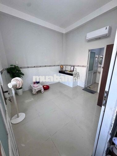 Studio cửa sổ trời/ cửa sổ hành lang 3tr450 máy lạnh+ tủ