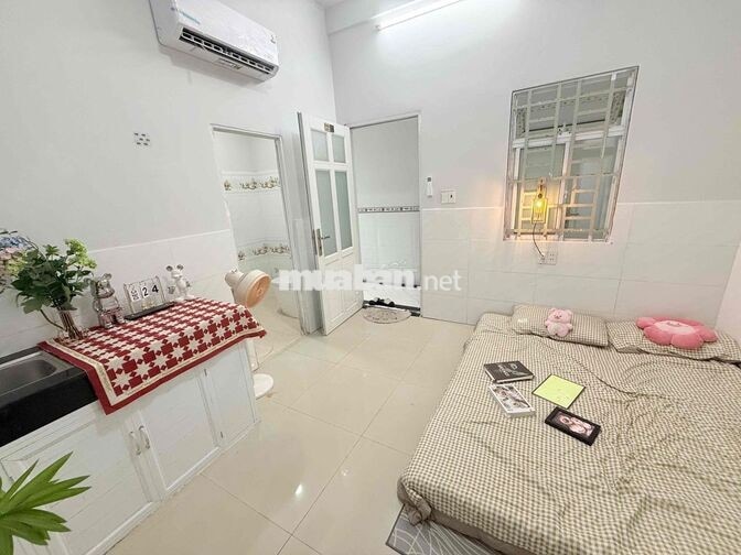 Studio cửa sổ trời/ cửa sổ hành lang 3tr450 máy lạnh+ tủ