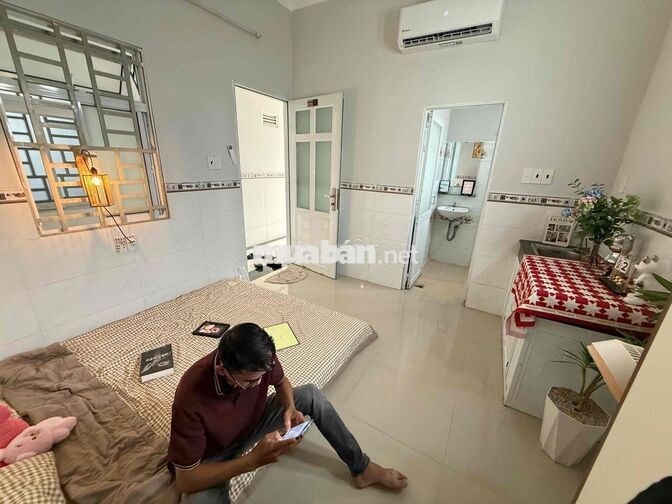 Studio cửa sổ trời/ cửa sổ hành lang 3tr450 máy lạnh+ tủ