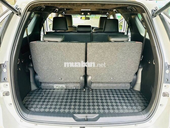 Toyota Fortuner Legender 2.4 4x2 AT 2025 Trắng