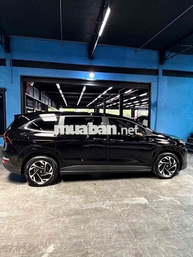 Hyundai Custin 2.0T 2023 6 chỗ 15000 km Đen