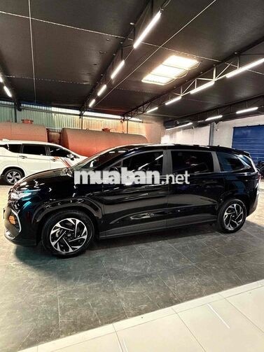 Hyundai Custin 2.0T 2023 6 chỗ 15000 km Đen