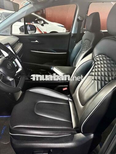 Hyundai Custin 2.0T 2023 6 chỗ 15000 km Đen